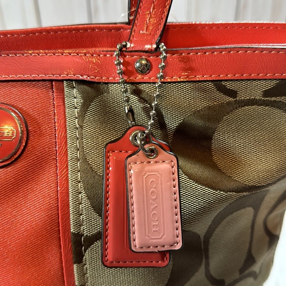 NWT - Coach Signature zip top tote - Picture 2 of 10